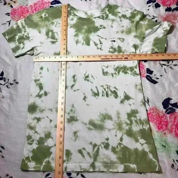 The North Face Botanic Dye Tee in Sullivan Green Men's Size Medium - Picture 4 of 8